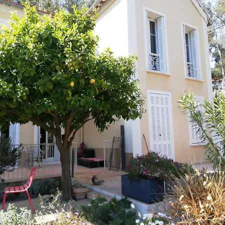 Les Lys 2 Apartment *